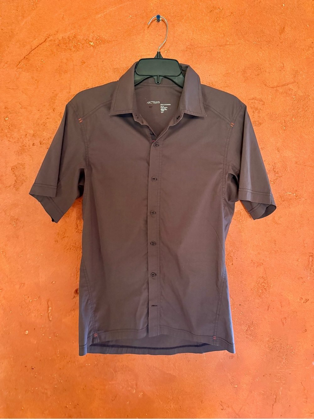 Arc'teryx Short Sleeve Burgundy Button Up Mens Size Small